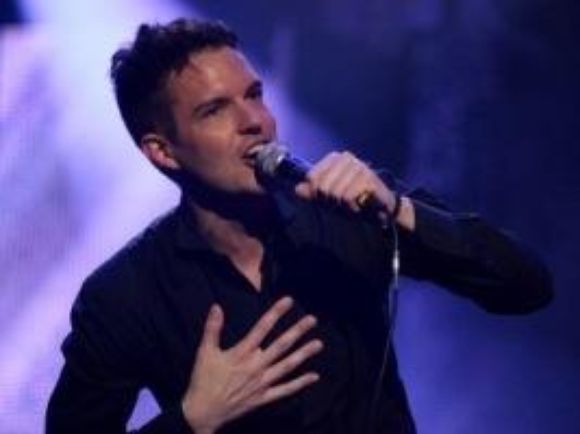 Альбом вокалиста The Killers возглавил британский хит-парад