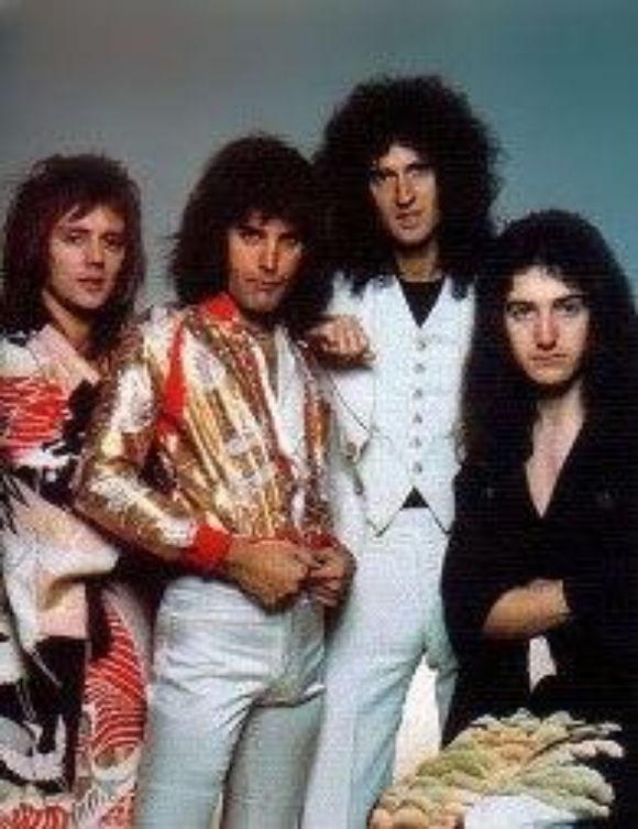 Zippo: под песню "Bohemian Rhapsody" чаще всего машут зажигалкой