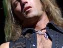 Даг Алдрич (Doug Aldrich) из Whitesnake думает про… емм… Англию!