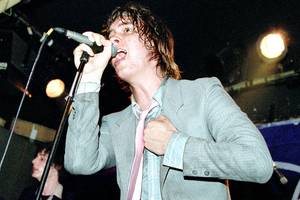 Говорят, что Джулиан Касабланкас (Julian Casablancas)
проинструктировал Гордона Рафаела о том, что он хотел бы, что бы они
звучали как группа из прошлого, которая чудом оказалась в
современности.